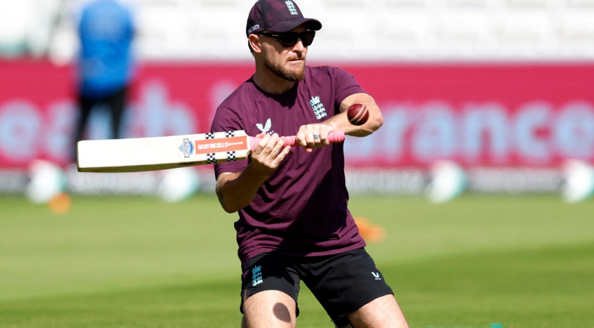 Video thumbnail for England face must-win Ashes Test as coach McCullum rules out major changes