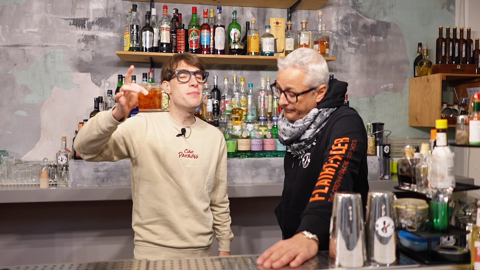 Video thumbnail for Corsi di formazione per bartender e non solo! Cos'è Flairtender
