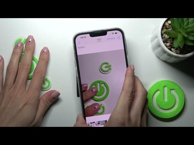 Video thumbnail for How to Take Live Photo on iPhone 14 Plus