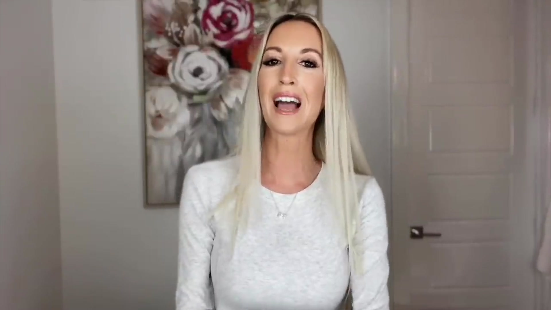 Video thumbnail for Glam Christmas Decorating _ Winter Wonderland Bathroom Decor Holiday Spa Night Favorites(720P_HD)