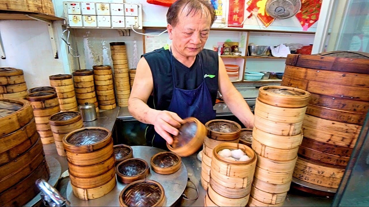 Video thumbnail for Hong Kong Street Food - DIM SUM HEAVEN + World's BEST Roast Goose!! ICONIC Street Food in Hong Kong!