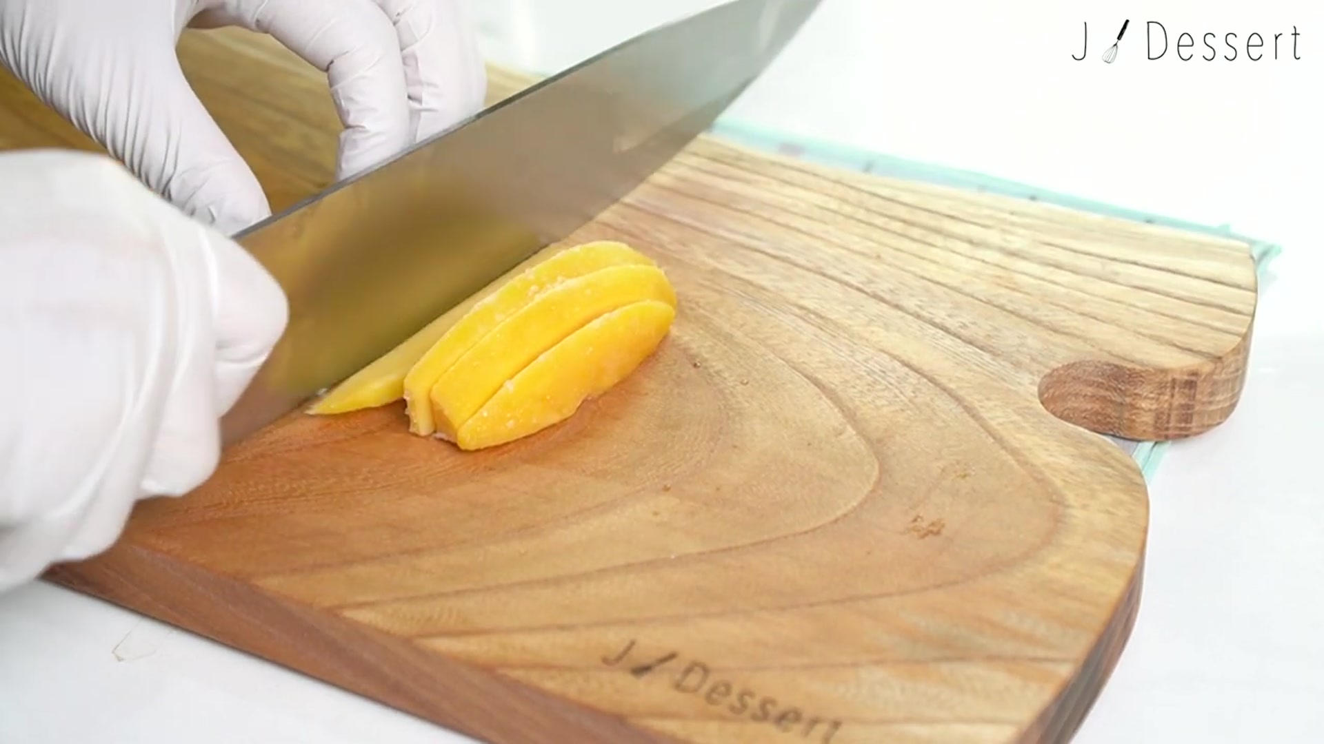 Video thumbnail for 냉동 망고로  카페 여름철 음료 _망고요거트스무디_ 요거트 오트밀_ 에이드 만들기 Frozen Mango Drinks __ 지니 Jiny(720P_HD)