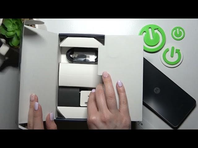 Video thumbnail for How to Check All Accessories in the MOTOROLA MOTO G22 Box – Unpack Device