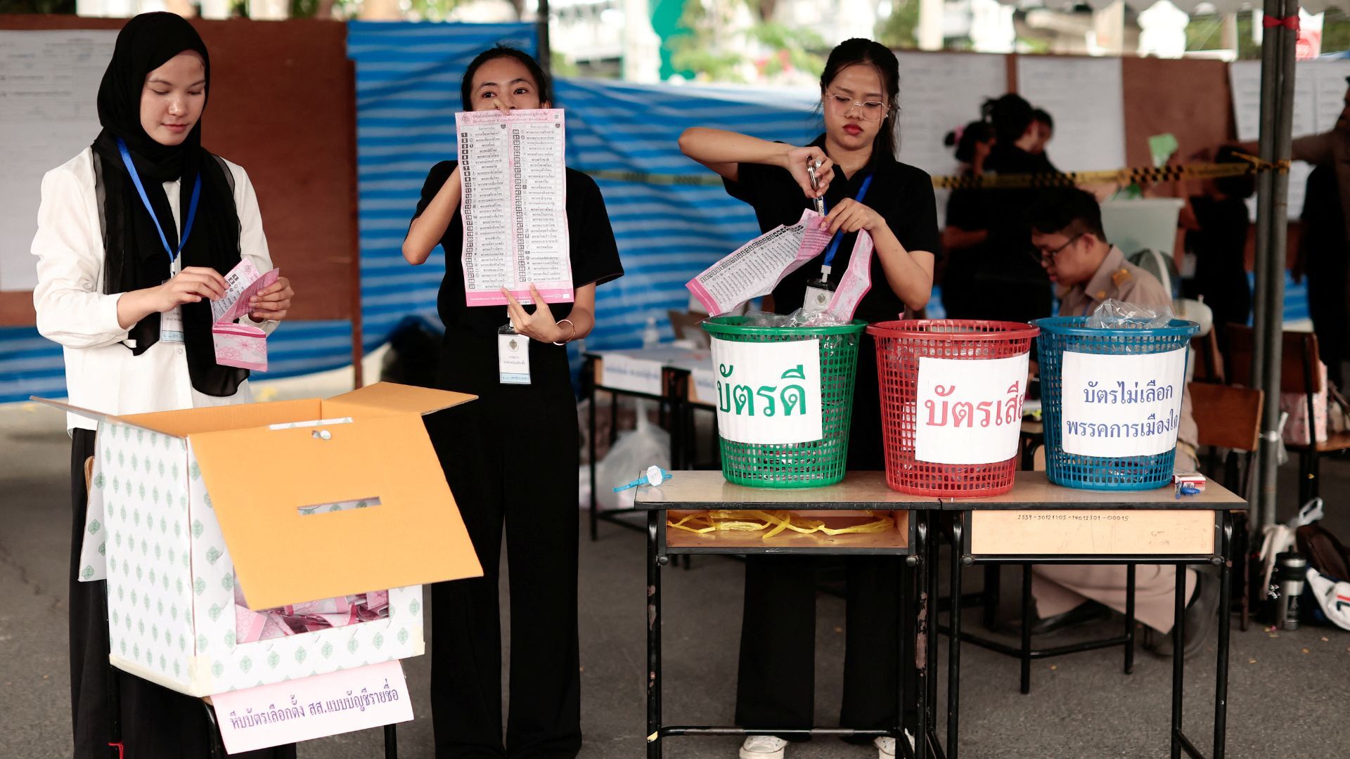 Video thumbnail for Polls close in Thailand as reformists, conservatives vie for power