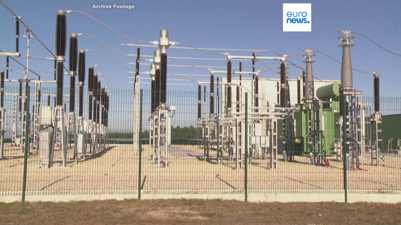 Video thumbnail for EU Commission rejects calls to delay phase-out of Chinese power inverters