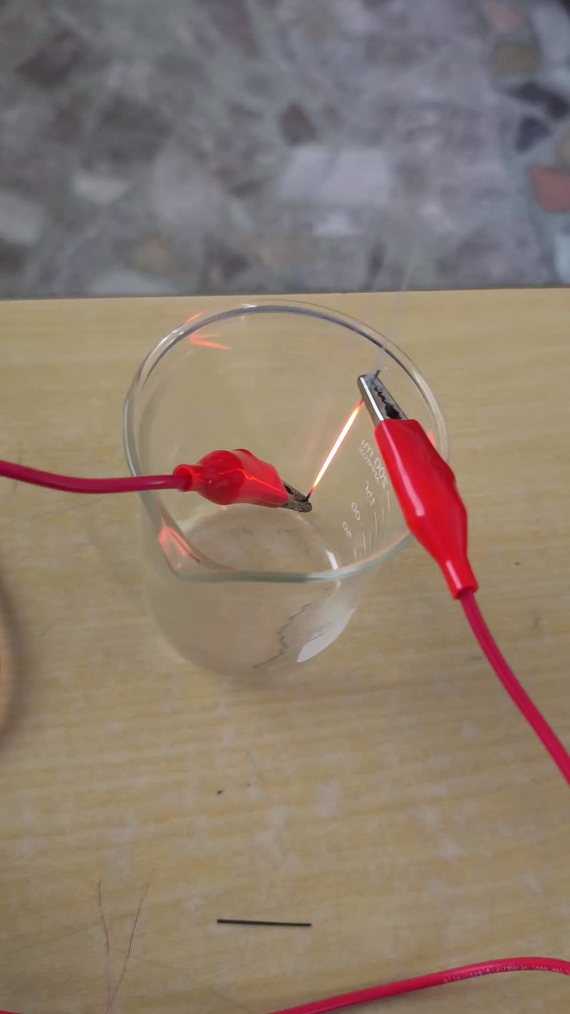 Video thumbnail for Glowing Pen Tip Filament Experiment in Physics Class
