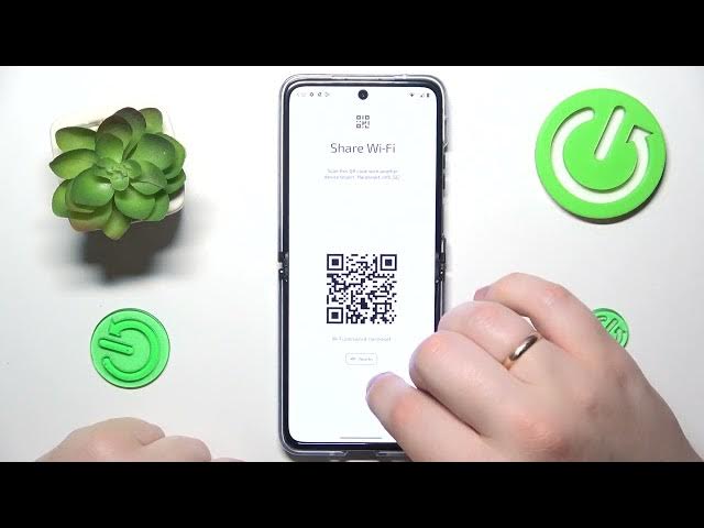 Video thumbnail for How to Share the WiFi Network Password & QR Code on a MOTOROLA Razr 40 Ultra
