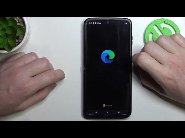 Video thumbnail for Motorola RAZR 2022 - How To Install Microsoft Edge