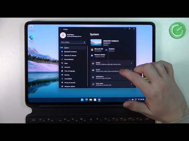 Video thumbnail for HUAWEI MateBook E Windows 11 - How To Mute & Unmute Microhpone