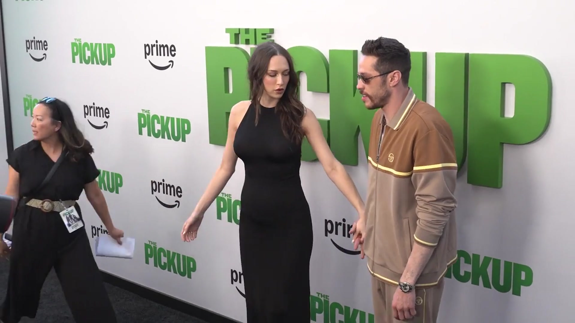'Video thumbnail for Pete Davidson's pregnant girlfriend, Elsie Hewitt, shows off baby bump on 'Pickup' red carpet'