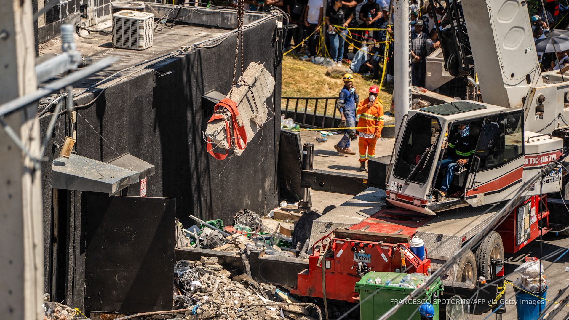 Video thumbnail for Singer, 2 ex-MLB players among 113 killed in nightclub collapse