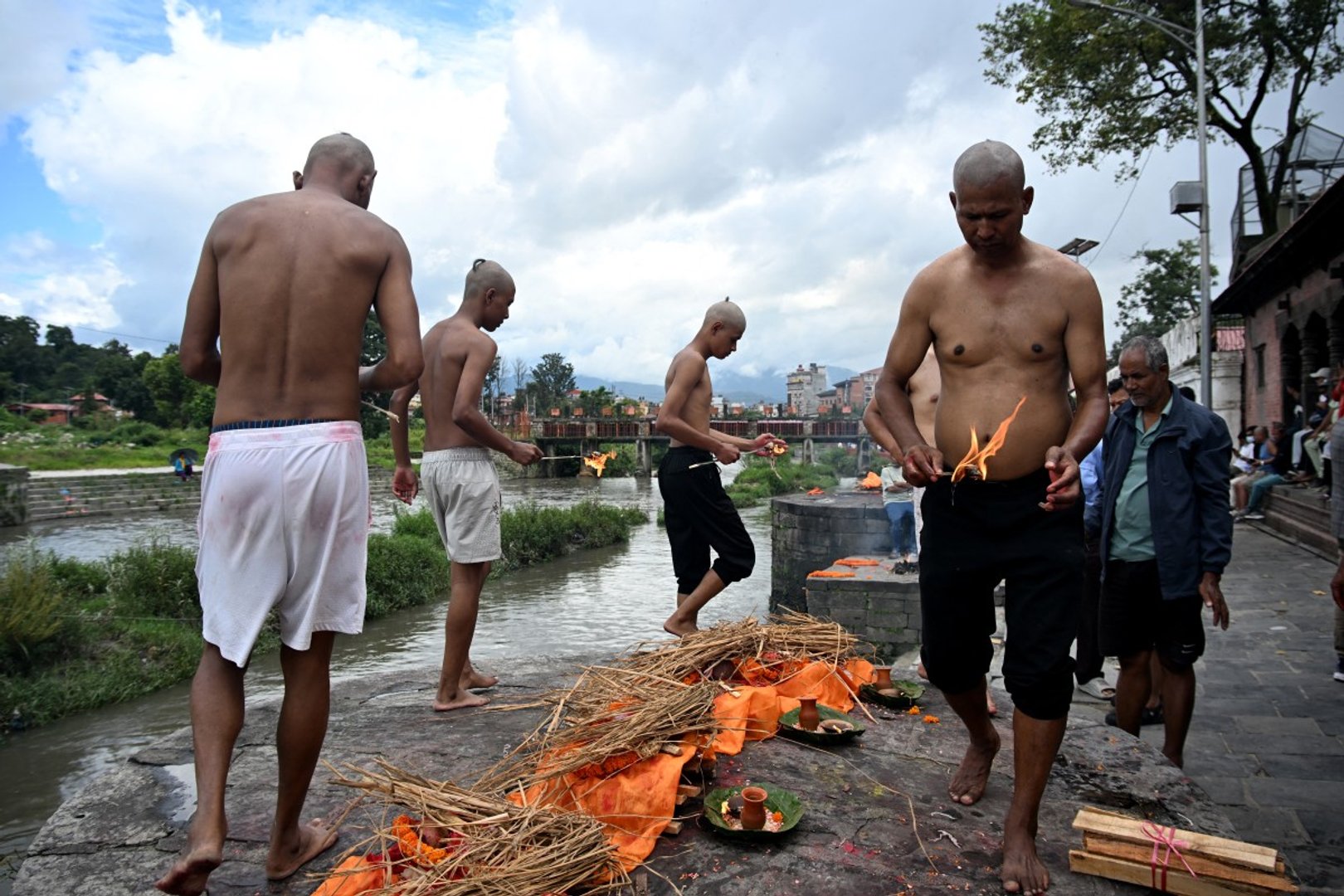 Video thumbnail for Nepal families hold symbolic funerals, thousands still missing