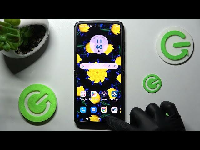 Video thumbnail for MOTOROLA RAZR 2022 - How To Change Icon Size