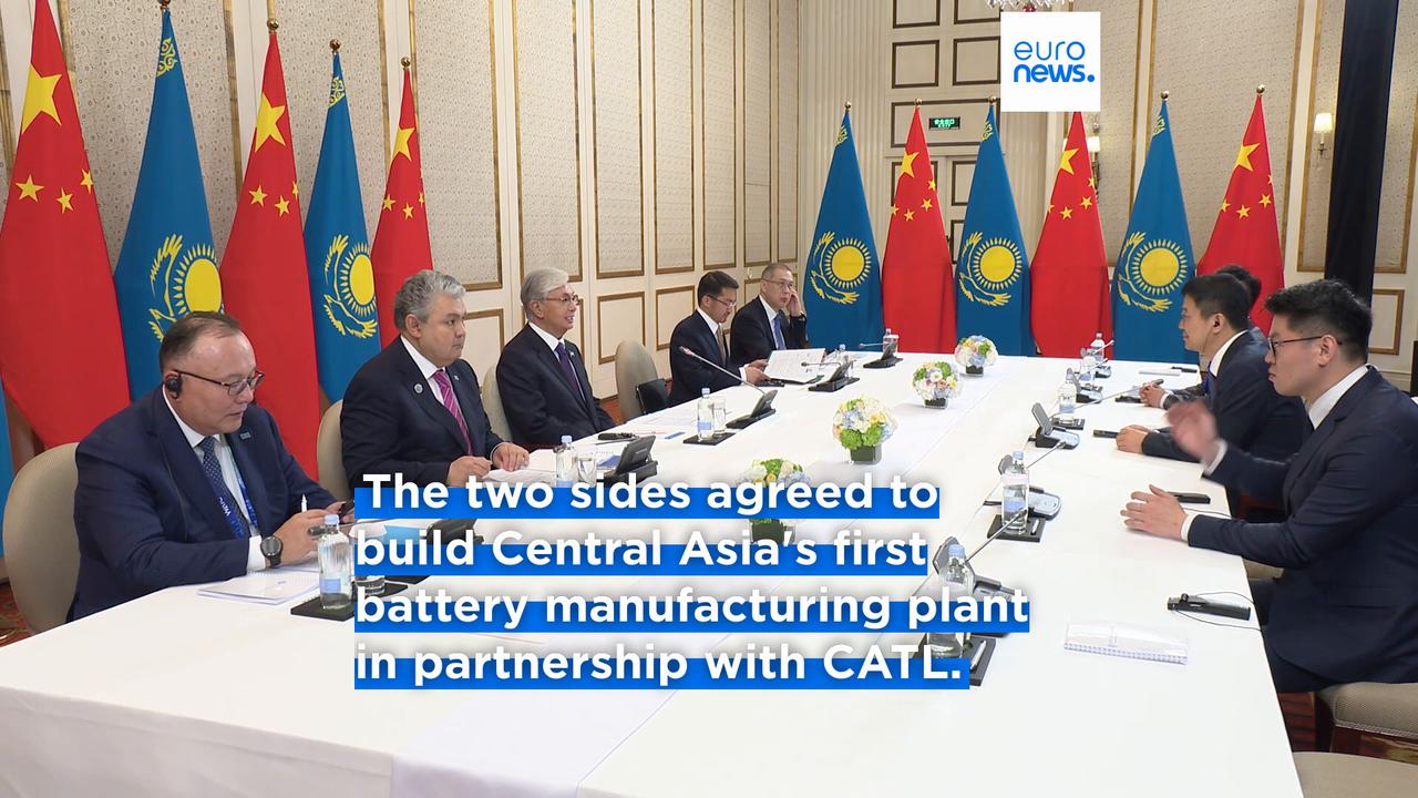 Video thumbnail for Xi hails 'new level' in ties as China and Kazakhstan sign €11.4bn in deals