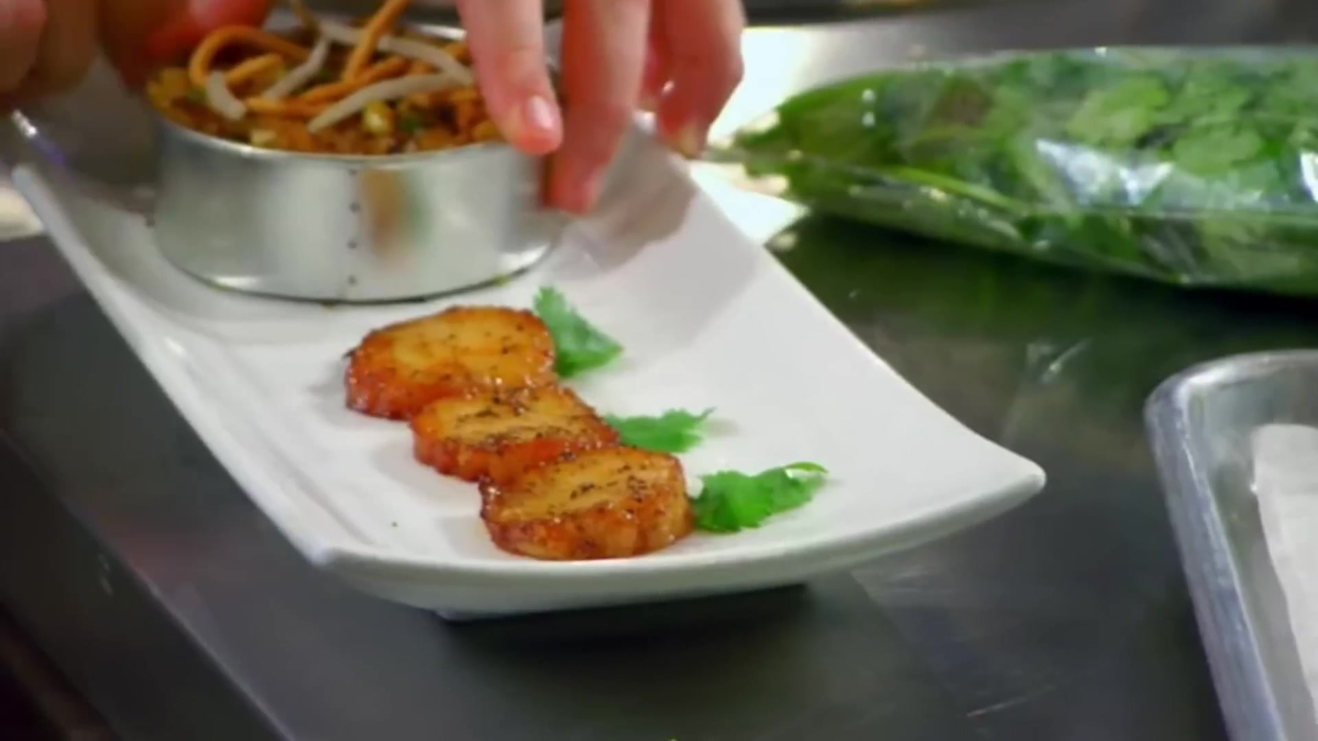 Video thumbnail for What The Biggest Fans Don't Know About MasterChef Junior