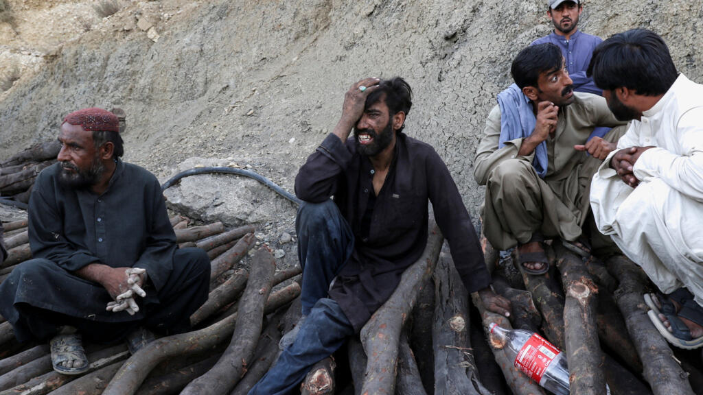 Video thumbnail for Rescue operation underway in Pakistan after coal mine collapses