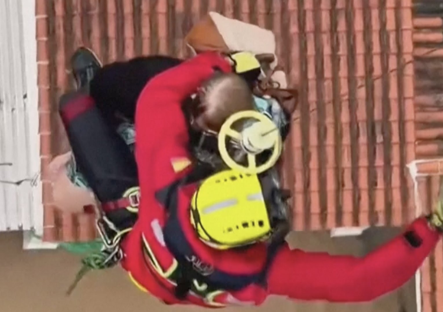 Video thumbnail for Residents hoisted from rooftops amid Spain’s deadly flooding