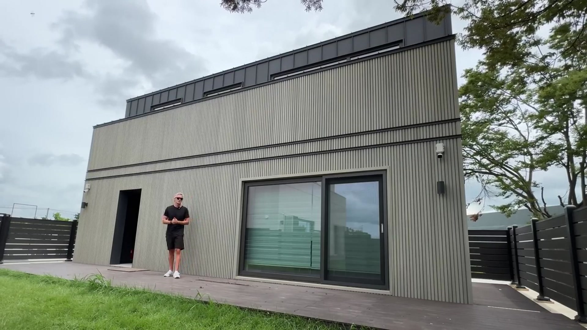'Video thumbnail for kerry tarnow: touring lg's affordable two-story prefab home: smart cottage duo plus!'