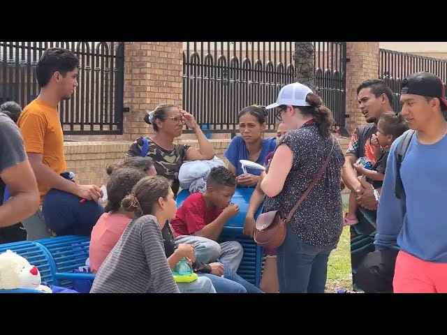 Video thumbnail for Bone Chilling Videos From Border Show Horror Of What Is Happening - White House Caught In Lie