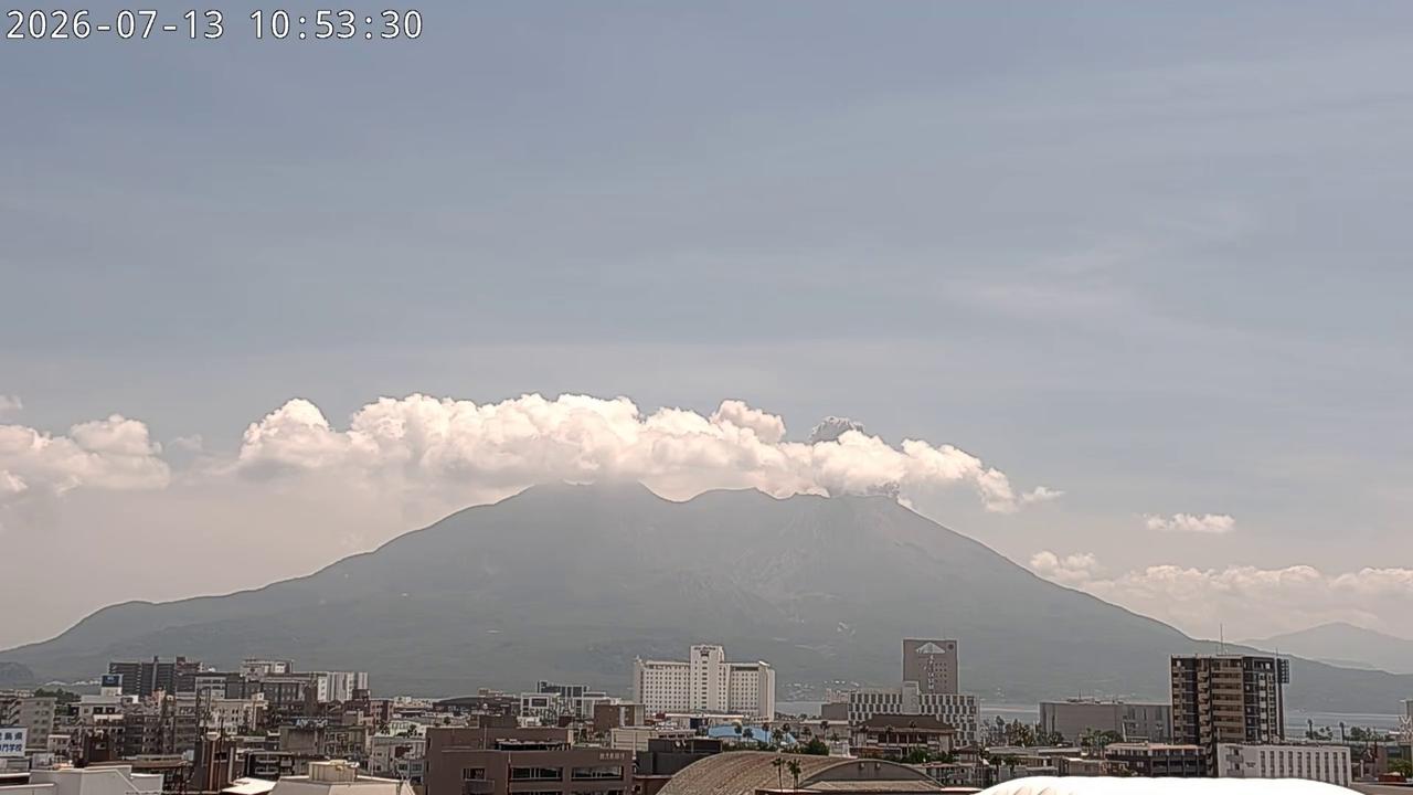 Video thumbnail for Japan: Japan Volcano Eruption Hurls 1700 Meter Plume Into The Sky.