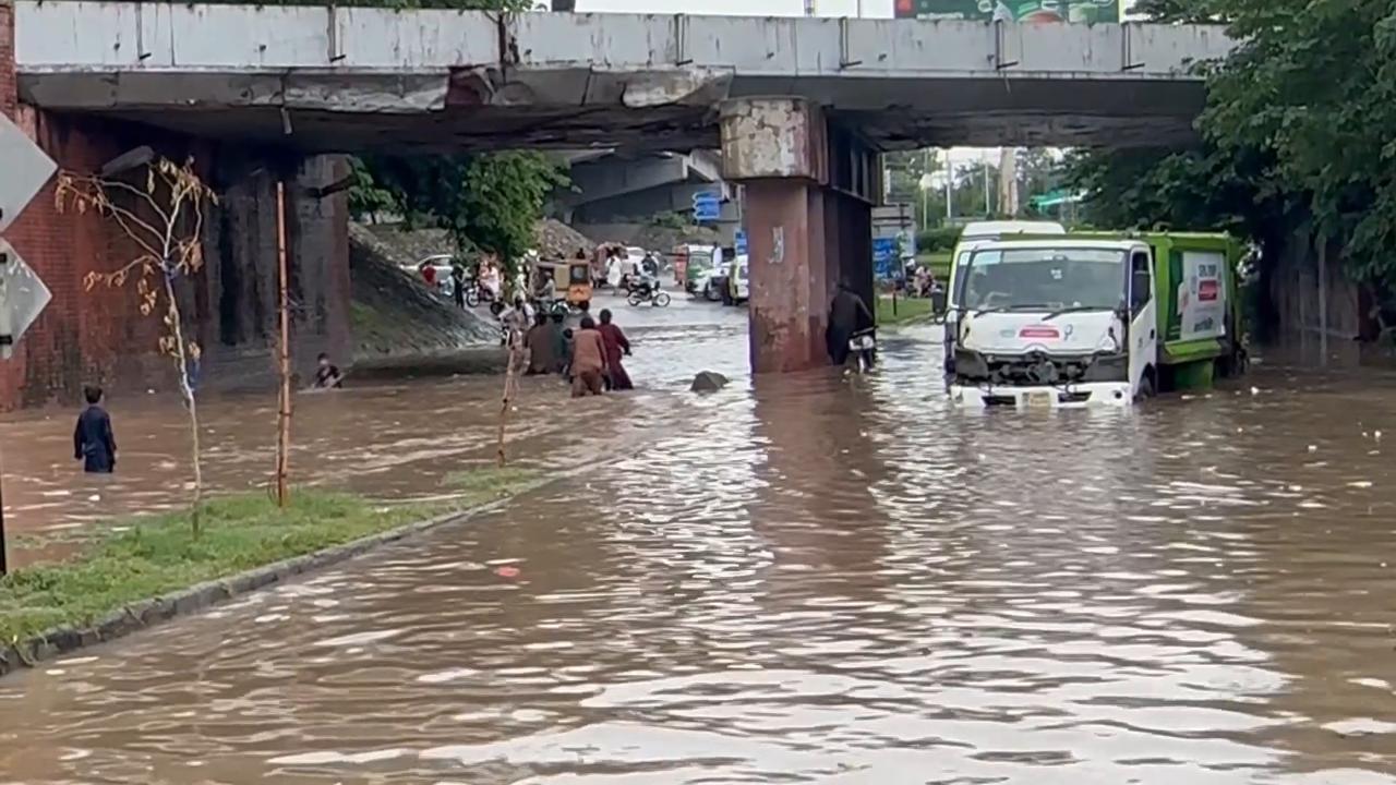 Video thumbnail for Pakistan: Monsoon rains negatively affect daily life in Pakistan's Rawalpindi.