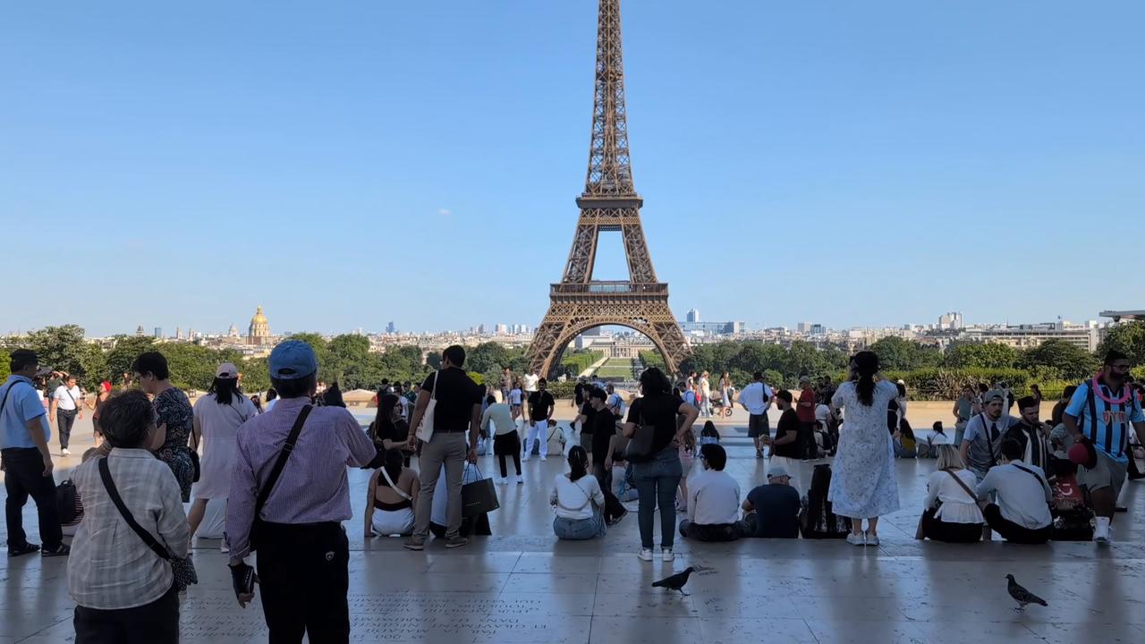 Video thumbnail for France: Orange alert level declared in eight French cities due to extreme heat.