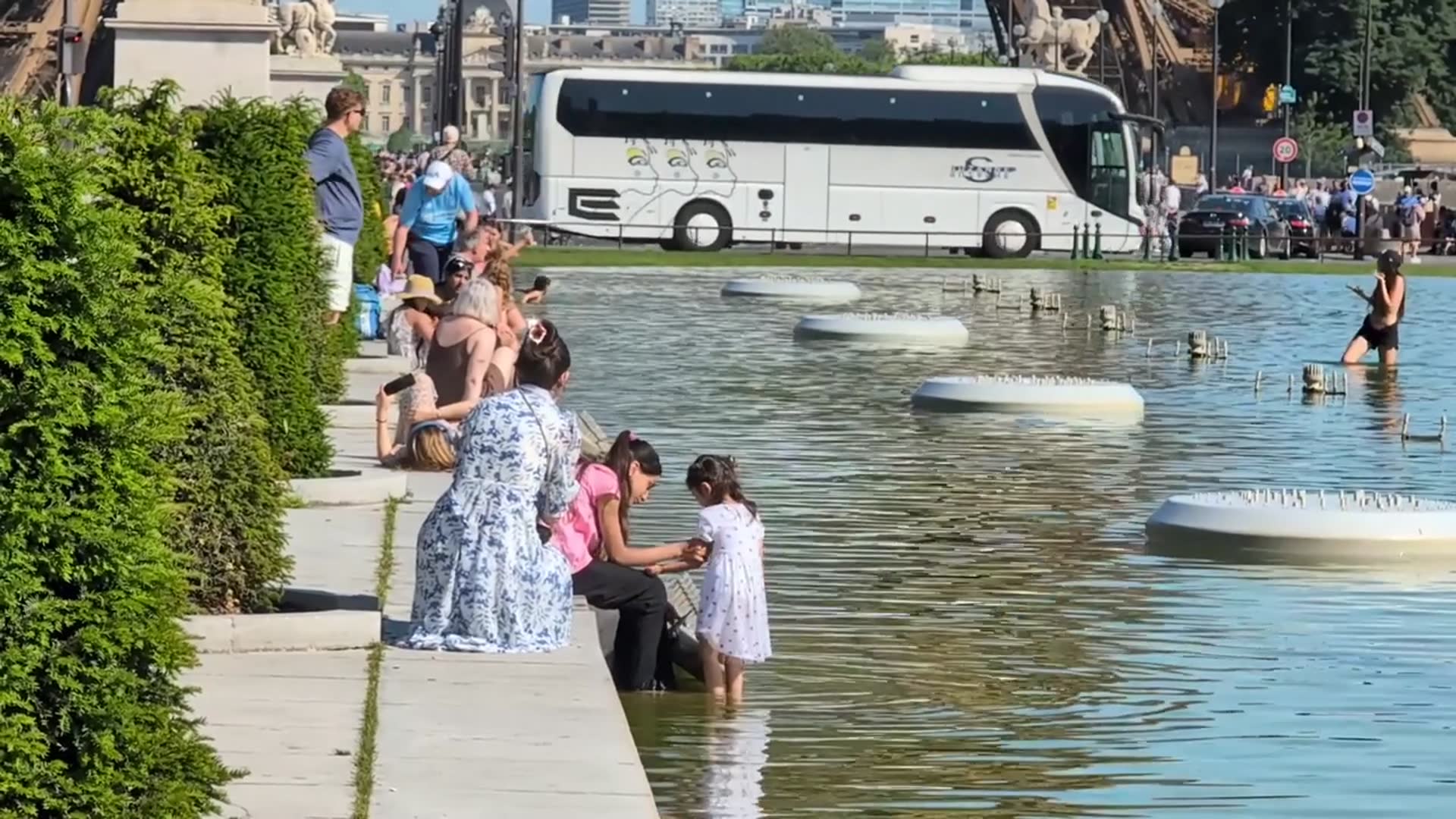 Video thumbnail for France: Orange alert level declared in eight French cities due to extreme heat.