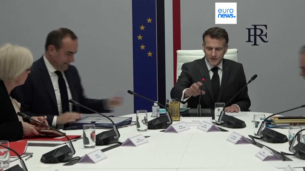 Video thumbnail for France submits new proposal to ban social media for under-15s after failed attempt