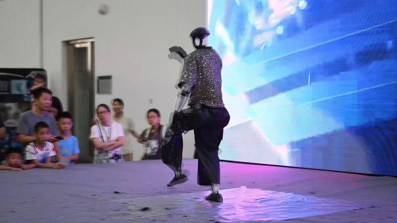 Video thumbnail for Thailand: AI robot exhibition draws visitors in China's Guangdong province.