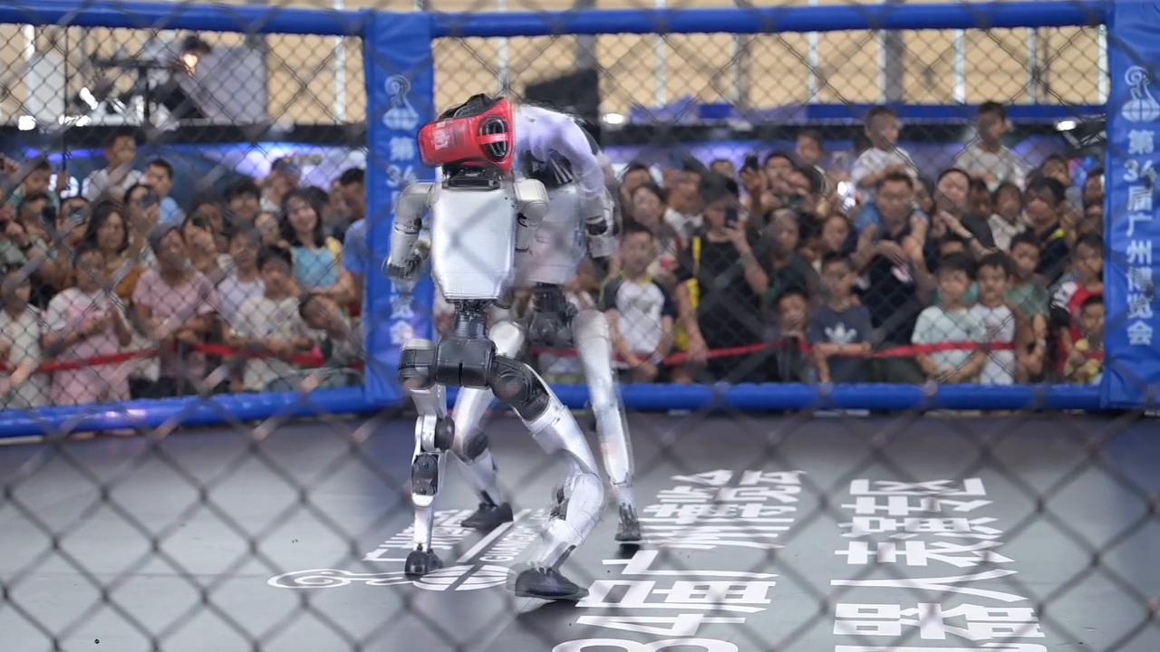 Video thumbnail for Thailand: Over 100 robots draw visitors at robotics exhibition in China.