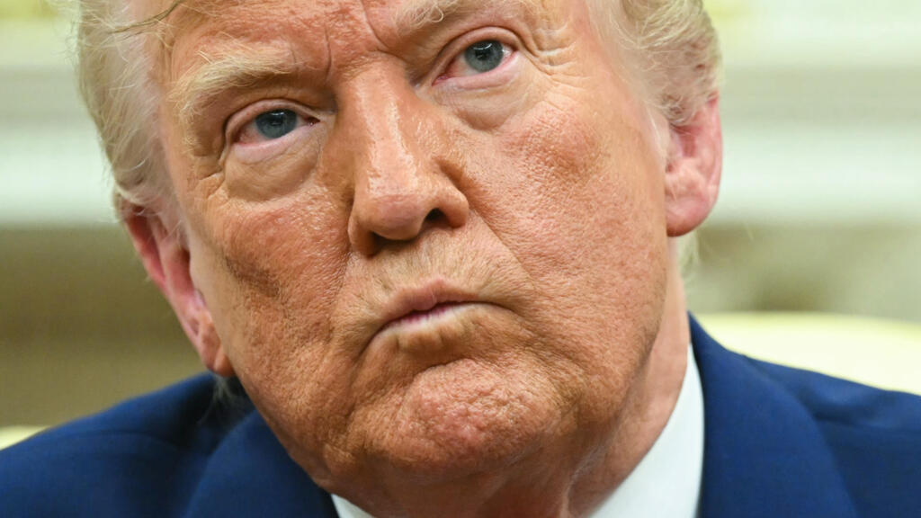 Video thumbnail for Trump signs executive order to 'turbocharge' coal mining in the US