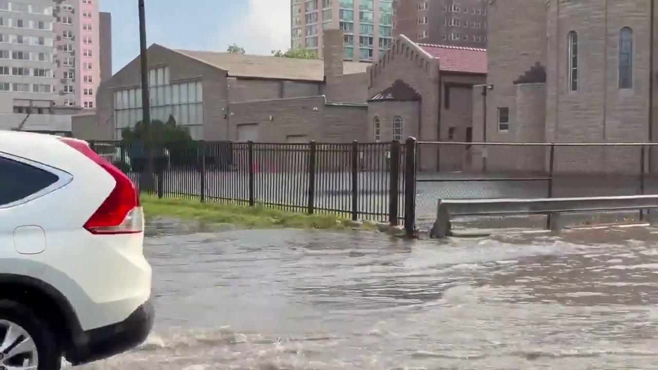 Video thumbnail for US: Severe Storms Batter Chicago Area With Flooding, Damage, and Power Outages 3.