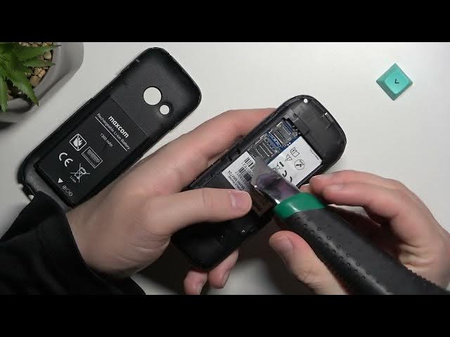 Video thumbnail for How to Input SIM Card into MAXCOM MM724 Phone?