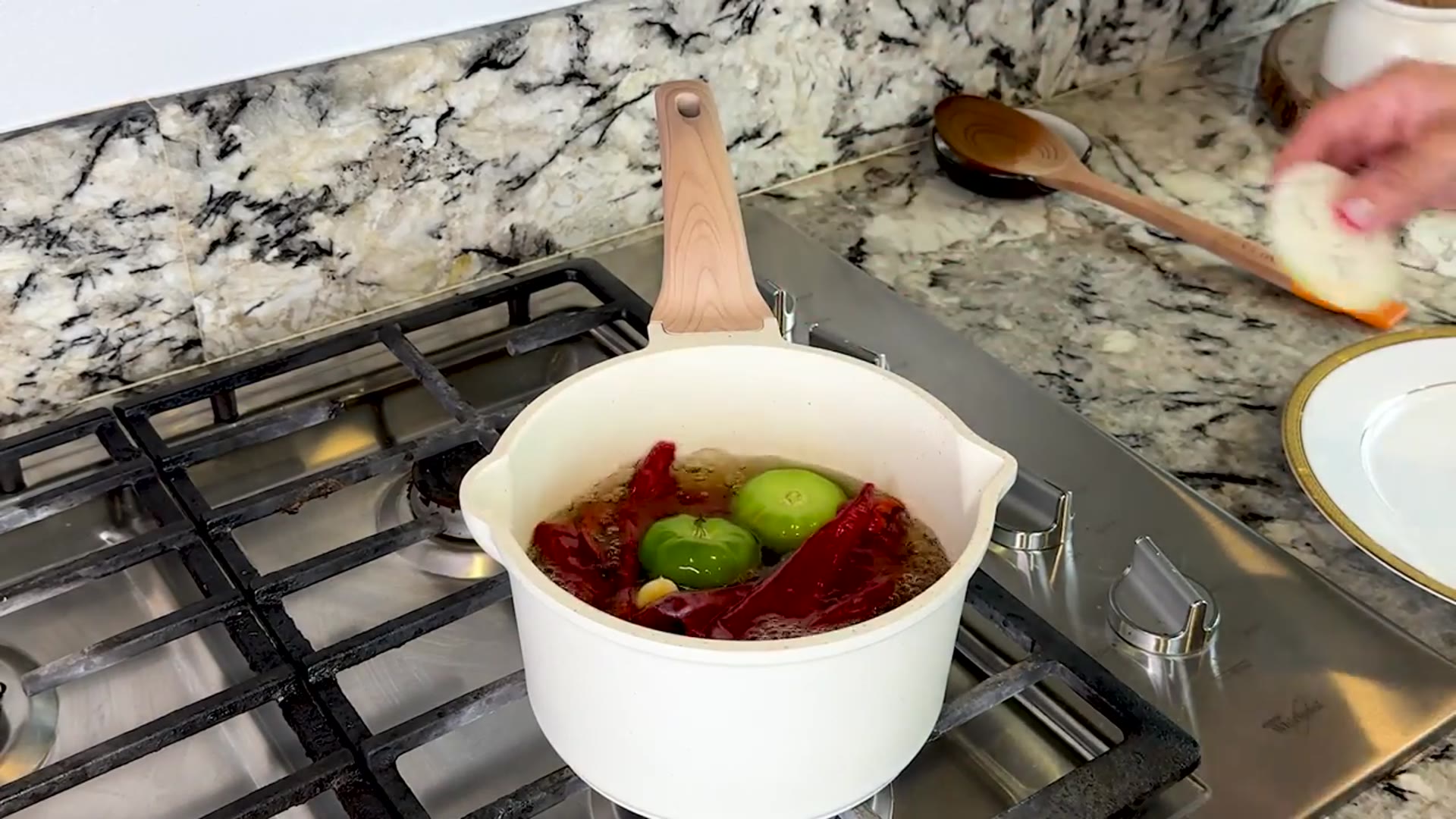 Video thumbnail for How to make Stuffed Cheese Chilaquiles Chilaquiles Rojos Rellenos(720P_60FPS)