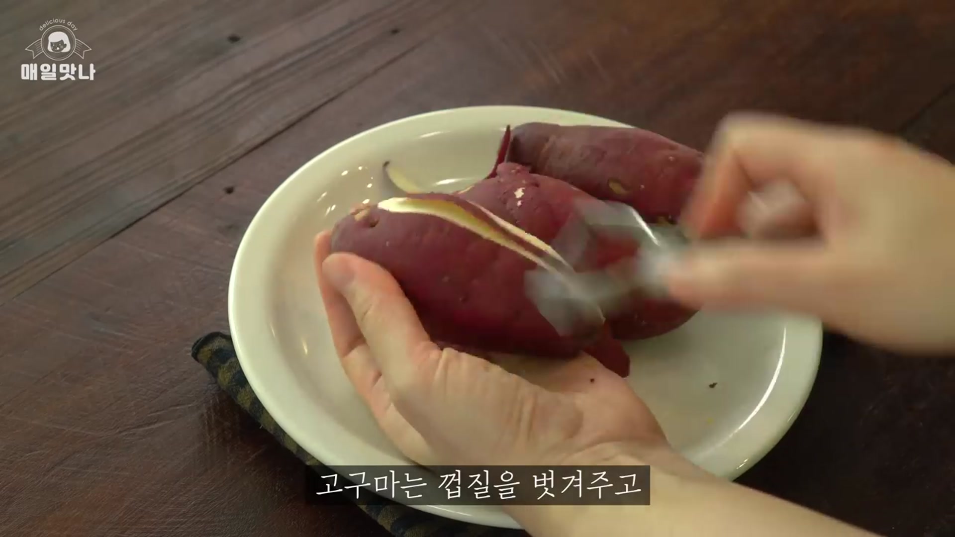 Video thumbnail for 바삭하고 달콤한  고구마 해시브라운 만들기(with 크리미 케첩)    재료도 간단해요     Crispy Sweet Potato Hash Browns    Tate(720P