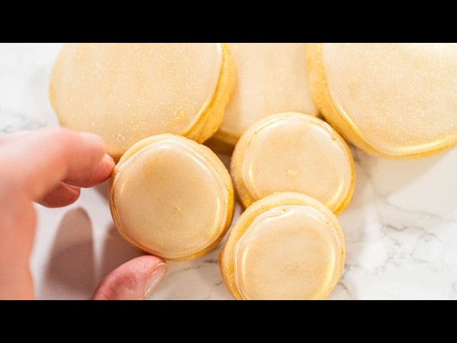 Video thumbnail for How to Use the Dry Brush Technique for Stunning Luster Dust Effects!
