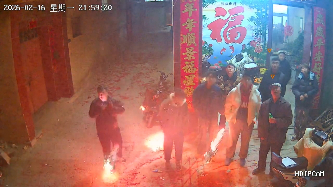 Video thumbnail for Firecracker Zooms Toward Crowd During Shandong Fireworks!