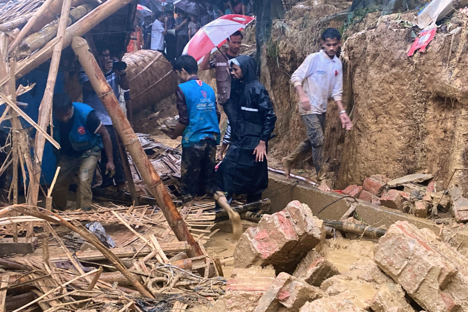 Video thumbnail for Eight killed as landslide hits Rohingya school in Bangladesh