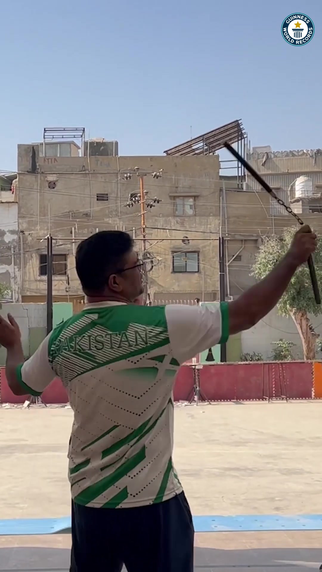 Video thumbnail for Muhammad Rashid Most Nunchaku Behind-the-Neck Passes in One Minute