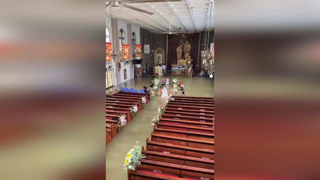Video thumbnail for Philippines: Floodwaters Could Not Stop This Bride From Walking Down The Aisle.