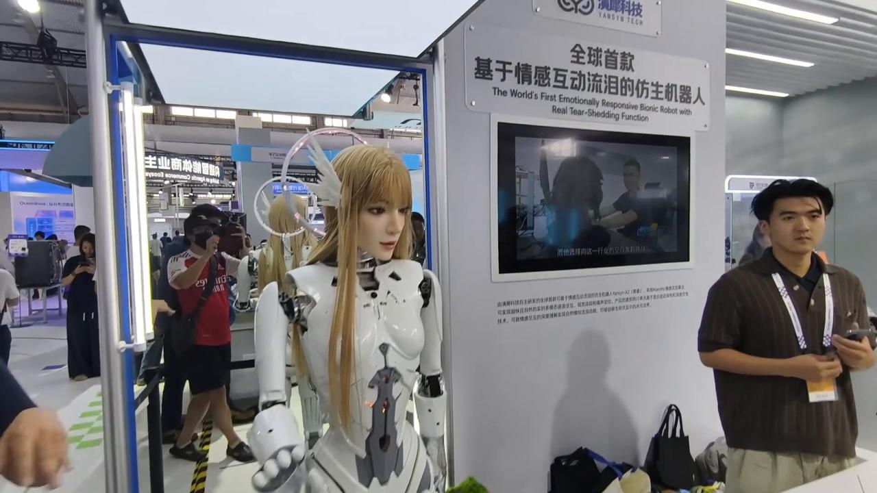 Video thumbnail for China: Robots Commercial Application 7.