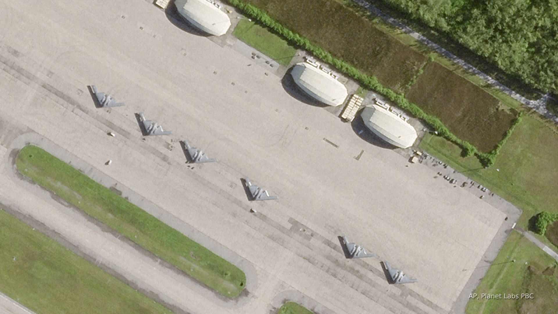 Video thumbnail for US sends largest stealth bomber force to Indian Ocean base