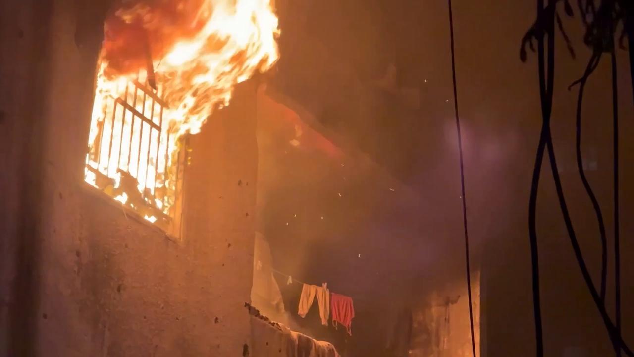Video thumbnail for 5 Palestinians killed, 18 injured in Israeli strike on apartment in central Gaza City despite ceasefire.