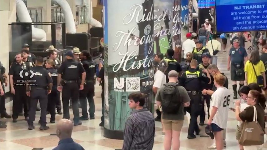 Video thumbnail for 5 people hurt in stabbings at New York’s Penn Station with a suspect in custody, authorities say