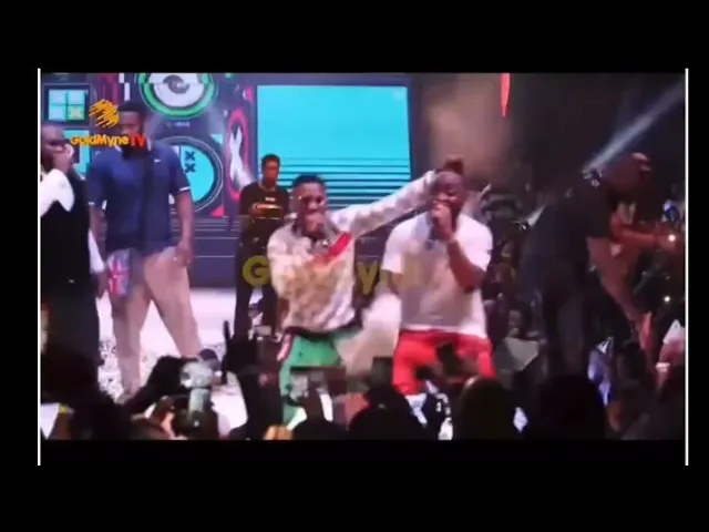 Video thumbnail for When Davido Brought Wizkid on Stage!