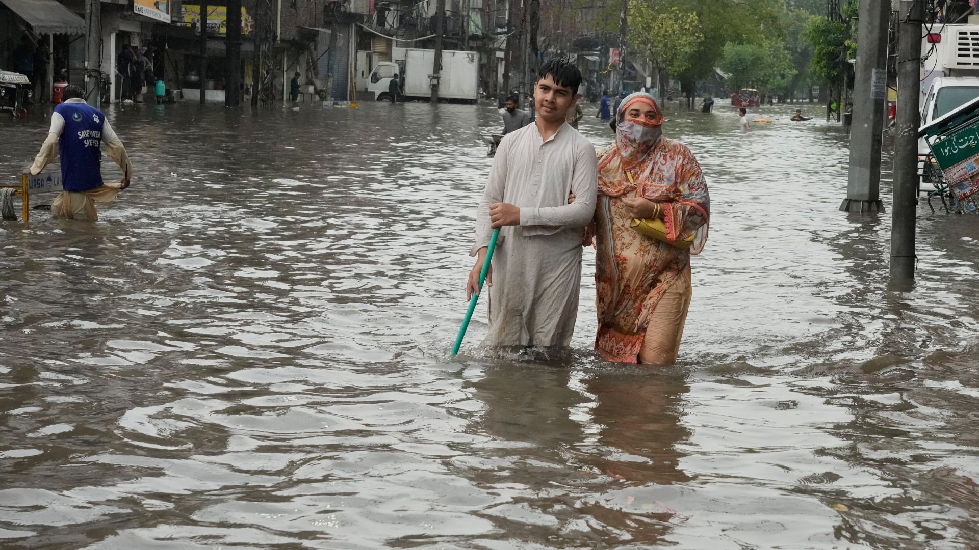 Video thumbnail for Heavy monsoon rains in Pakistan kill around 100 as Lahore battles rising waters