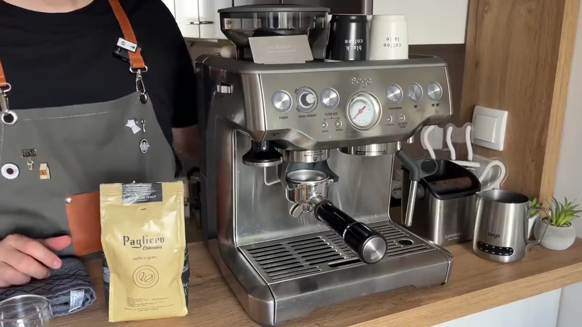 Video thumbnail for Beginner s Guide on How To Use the Breville Barista Express Espresso Machine(720P HD)