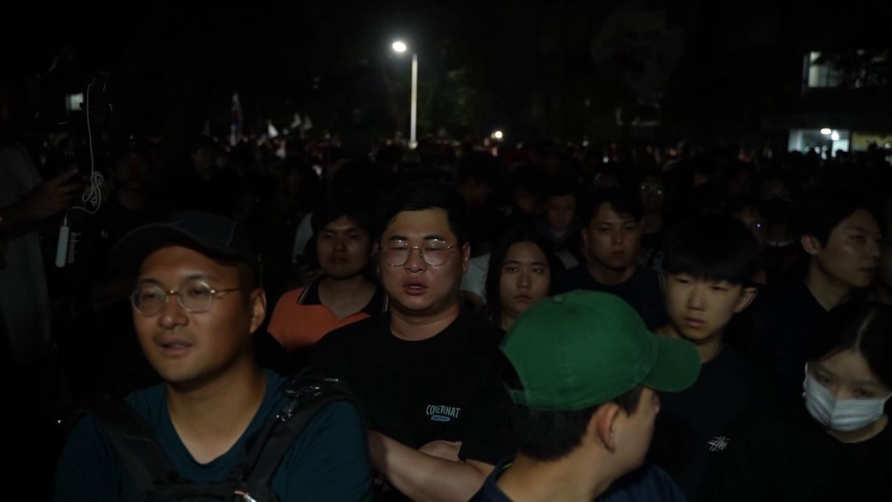 Video thumbnail for South Korea: Voters protest ballot shortage at polling station in Seoul.