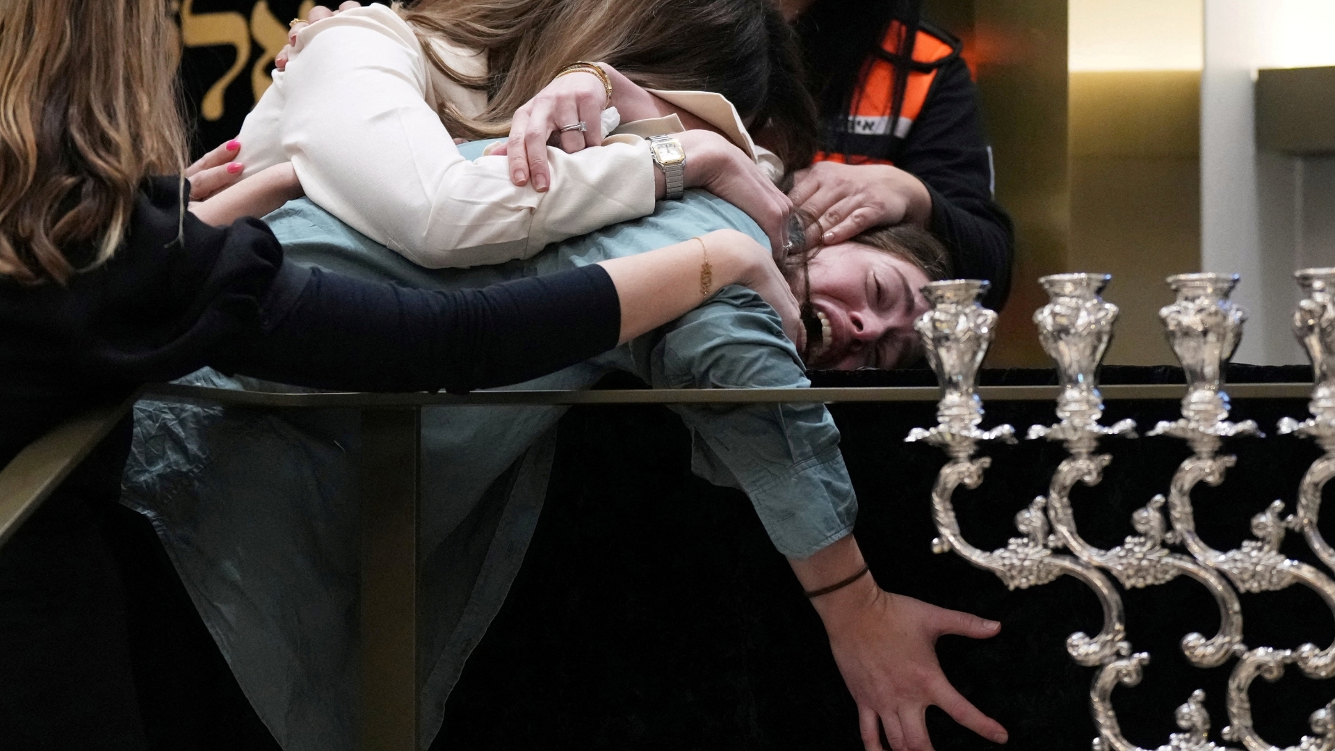 Video thumbnail for Bondi Beach shooting: Funerals begin as investigation continues