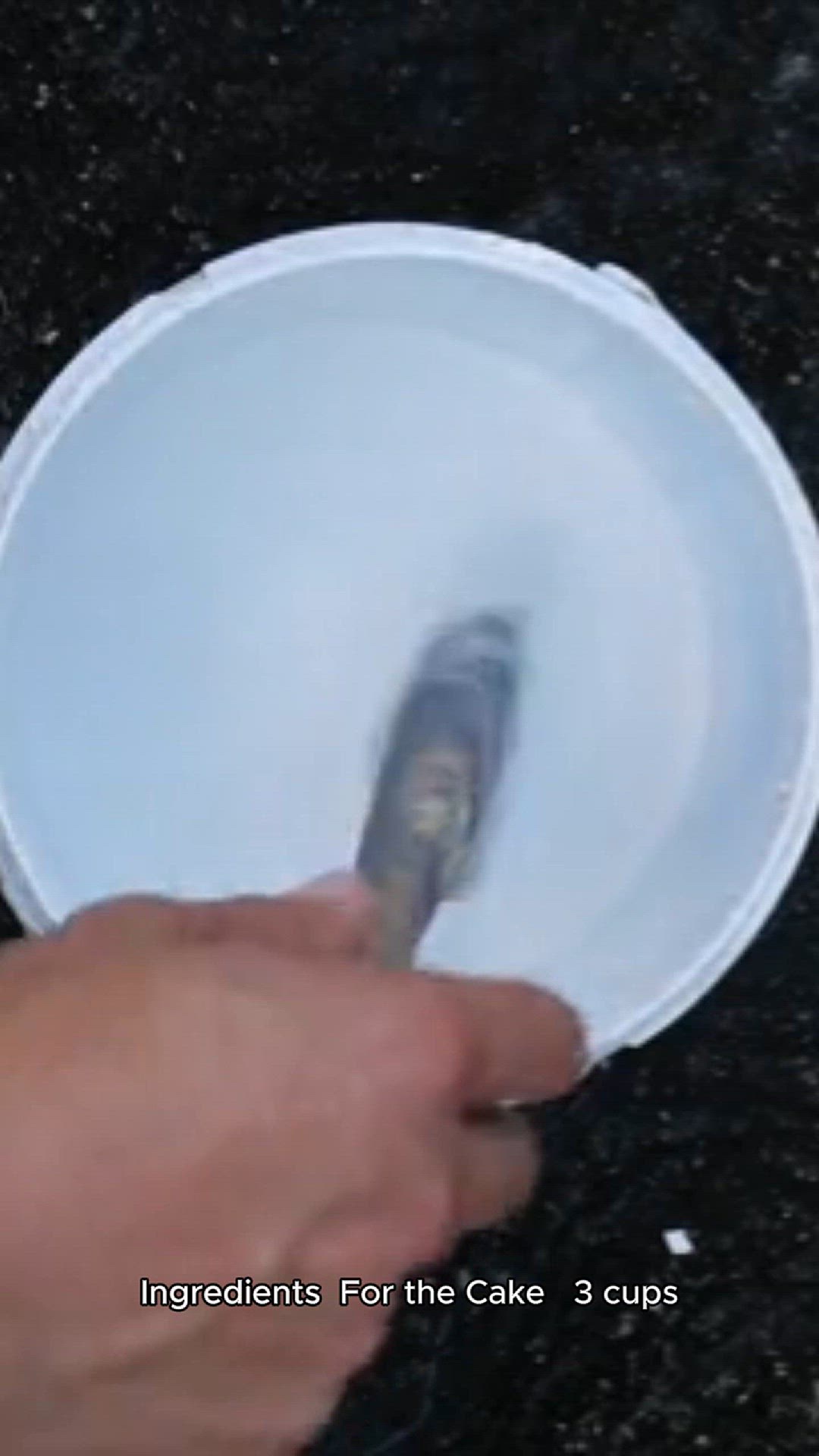 Video thumbnail for hummingbird cake recipe